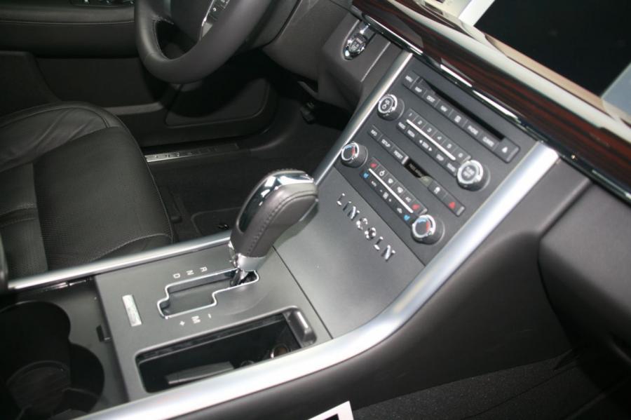  Lincoln MKS 2008 года  (фото 44 из 284)